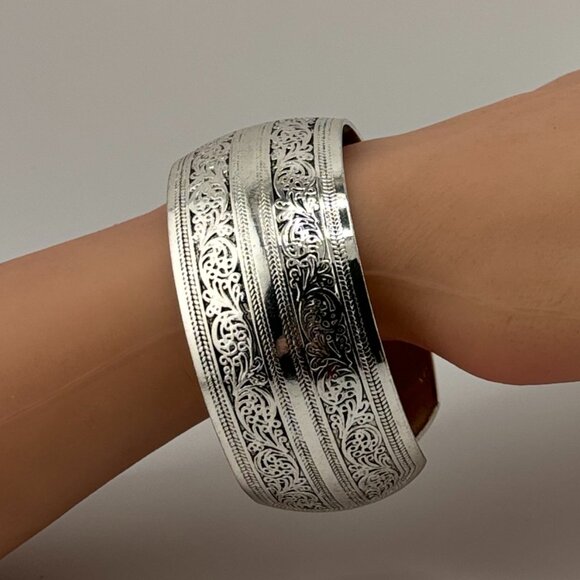 Etched 1.25 inch 925 Silver Open Cuff Bracelet - Picture 4 of 7